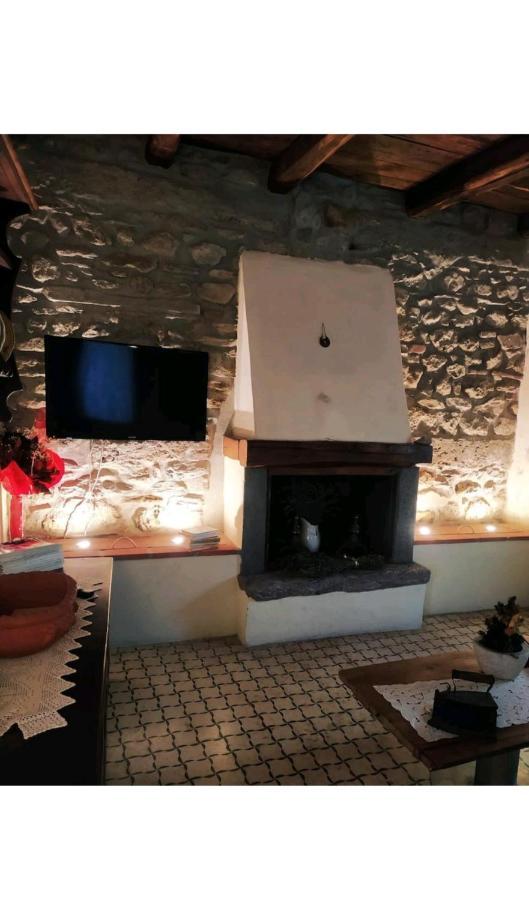 Casa Vacanze Al Colletto - Con Terrazza Panoramica In Centro Storico Vagli di Sotto Eksteriør bilde