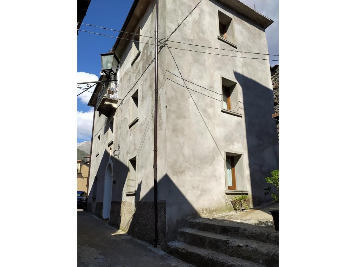 Casa Vacanze Al Colletto - Con Terrazza Panoramica In Centro Storico Vagli di Sotto Eksteriør bilde