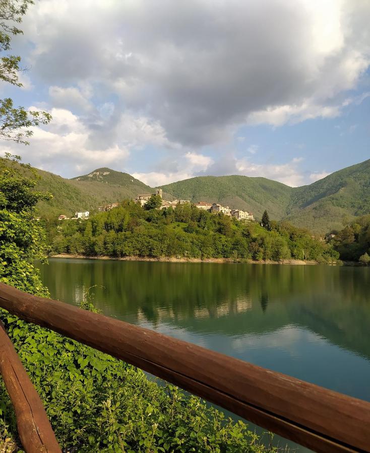 Casa Vacanze Al Colletto - Con Terrazza Panoramica In Centro Storico Vagli di Sotto Eksteriør bilde